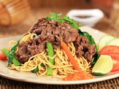 Mì xào bò
