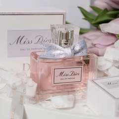 [Minisize] Nước Hoa Miss Dior Essence Parfum 5ml – Hương Hoa Trắng Sang Trọng, Quyến Rũ Và Đầy Mê Hoặc