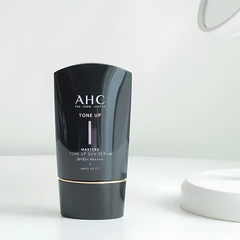 Kem Chống Nắng AHC Masters Tone-Up Sun SPF50+/PA++++ 50ml – Nâng Tone Tự Nhiên, Da Sáng Khỏe Rạng Rỡ