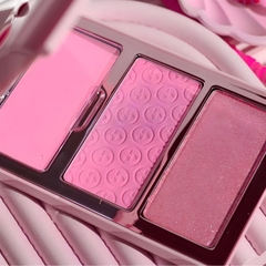 [Fullsize] Bảng Phấn Má Hồng ONE/SIZE Cheek Clapper 3D Blush Trio Palette – Bộ Ba Má Hồng Đa Hiệu Ứng Cho Gương Mặt Rạng Rỡ