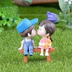 Mô Hình Cặp Đôi Ngồi Ghế (ZC-479) - Tiểu Cảnh Trang Trí Chậu Sen đá, Hồ Cá, Bonsai, Terrarium