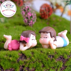 Mô Hình Cặp Đôi Hẹn Hò, Nằm (ZC-648) - Tiểu Cảnh Trang Trí Chậu Sen đá, Hồ Cá, Bonsai, Terrarium