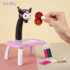 316B  HỘP BÀN BẢNG XÓA ĐÈN PIN SANRIO CHIẾU HÌNH CÓ CHÂN + VIẾT MÀU