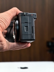Sony A6700 likenew fullbox bh hãng đến 02/1/2026