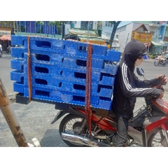 Pallet nhựa có chân 60×100 cm ( hoả tốc)