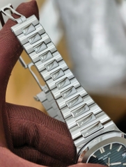 PATEK PHILIPPE Nautilus 5711 Blue Face-40mm-Calibre 330
