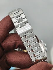 PATEK PHILIPPE Nautilus 5711 Blue Face-40mm-Calibre 330