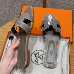 JD-1980 Alligator Slide Sandals in Etoupe Grey