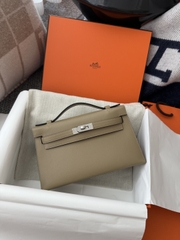 Kelly Pochette 22cm Swift Skin Beige Marfa Silver Hardware