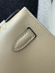 Kelly Pochette 22cm Swift Skin Beige Marfa Silver Hardware