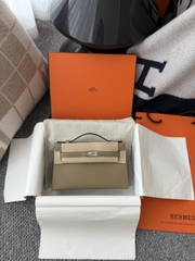 Kelly Pochette 22cm Swift Skin Beige Marfa Silver Hardware