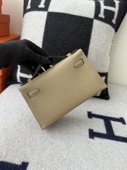 Kelly Pochette 22cm Swift Skin Beige Marfa Silver Hardware