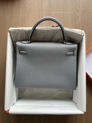 Kelly 32 - Gris Patin - Togo - PHW