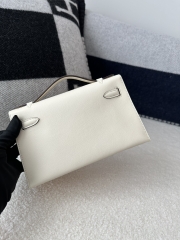 Kelly Pochette I 22cm, Imported Swift Calfskin, I2 Nata Cream White with Gold Hardware.