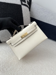 Kelly Pochette I 22cm, Imported Swift Calfskin, I2 Nata Cream White with Gold Hardware.