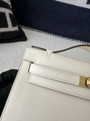 Kelly Pochette I 22cm, Imported Swift Calfskin, I2 Nata Cream White with Gold Hardware.