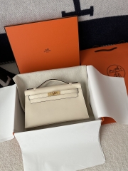 Kelly Pochette I 22cm, Imported Swift Calfskin, I2 Nata Cream White with Gold Hardware.
