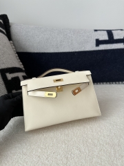 Kelly Pochette I 22cm, Imported Swift Calfskin, I2 Nata Cream White with Gold Hardware.