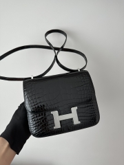 Constance 18cm, New Mirror Edition, Shiny Alligator Leather, CK89 Noir Black with Silver Hardware.