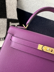 Kelly 25cm, Imported Epsom Grained Cowhide, P9 Anemone with Gold Hardware.