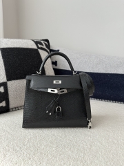 Kelly 25cm in Imported Lizard Skin, CK89 Noir (Black) with Silver Hardware.