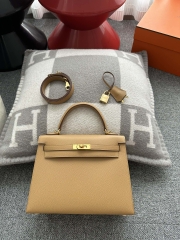 Kelly 25cm in imported Epsom grained leather, 0M Chai (milk tea) with gold hardware.