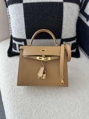 Kelly 25cm in imported Epsom grained leather, 0M Chai (milk tea) with gold hardware.