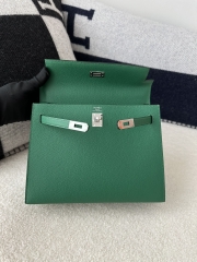 Kelly 25cm in imported Epsom grained leather, Z6 Malachite (peacock green) with gold hardware.