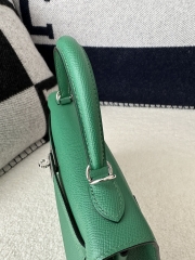 Kelly 25cm in imported Epsom grained leather, Z6 Malachite (peacock green) with gold hardware.