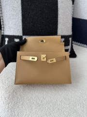 Kelly Pochette 22cm in Imported Swift Calfskin, 4B Biscuit Color with Gold Hardware