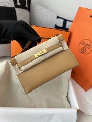 Kelly Pochette 22cm in Imported Swift Calfskin, 4B Biscuit Color with Gold Hardware