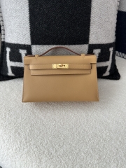 Kelly Pochette 22cm in Imported Swift Calfskin, 4B Biscuit Color with Gold Hardware