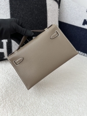 Kelly Pochette 22cm in Imported Swift Calfskin, CC18 Etoupe Grey with Silver Hardware
