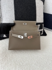 Kelly Pochette 22cm in Imported Swift Calfskin, CC18 Etoupe Grey with Silver Hardware