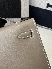Kelly Pochette 22cm in Imported Swift Calfskin, CC18 Etoupe Grey with Silver Hardware