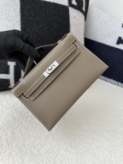 Kelly Pochette 22cm in Imported Swift Calfskin, CC18 Etoupe Grey with Silver Hardware
