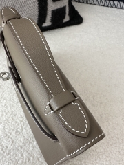 Kelly Pochette 22cm in Imported Swift Calfskin, CC18 Etoupe Grey with Silver Hardware