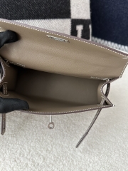 Kelly Pochette 22cm in Imported Swift Calfskin, CC18 Etoupe Grey with Silver Hardware