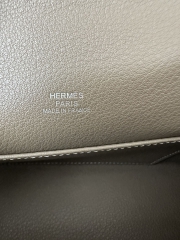 Kelly Pochette 22cm in Imported Swift Calfskin, CC18 Etoupe Grey with Silver Hardware