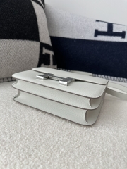 Constance 23cm Classic in Imported Evercolor Leather, M4 Gris Pale Light Grey with Silver Hardware