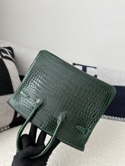 Birkin 25cm in Shiny Porosus Crocodile, imported HCP water-dyed glossy crocodile skin, CC67 Vert Fonce Emerald Green with Gold Hardware.