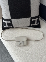 Constance Slim Cardholder Wallet in Evercolor Cowhide, 8L Beton Glacier White with Silver Hardware