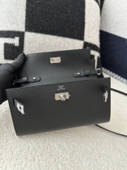 Kelly To Go Crossbody Wallet in Imported Epsom Leather, CK89 Noir Black with Silver Hardware