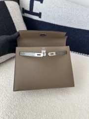 Kelly 25cm Touch in HCP Water-Dyed Shiny Nilo Crocodile with Imported Madame Calfskin, CK18 Etoupe Grey and CK81 Gris Tourterelle with Silver Hardware