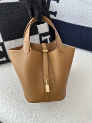 Picotin Lock 18cm in Imported Clemence TC Leather, 2S Sesame with Gold Hardware