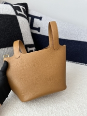 Picotin Lock 18cm in Imported Clemence TC Leather, 2S Sesame with Gold Hardware
