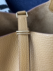 Picotin Lock 18cm in Imported Clemence TC Leather, 2S Sesame with Gold Hardware