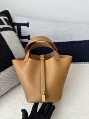 Picotin Lock 18cm in Imported Clemence TC Leather, 2S Sesame with Gold Hardware