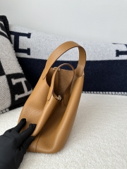 Picotin Lock 18cm in Imported Clemence TC Leather, 2S Sesame with Gold Hardware