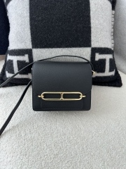 Roulis 18cm in Imported Evercolor Leather, CC89 Noir Black with Gold Hardware